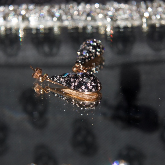 Gorgeous 18kt Gold Dipped Swarovski Earrings - Picture 6 of 8